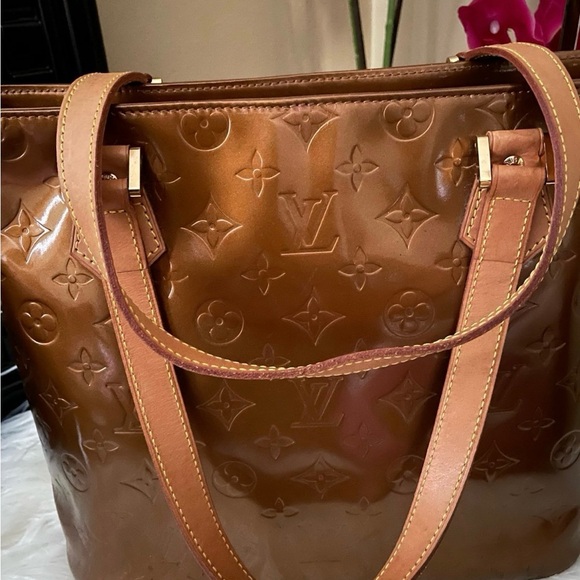 Louis Vuitton Vernis Bronze Houston Monogram Shoulder Bag - Picture 8 of 9